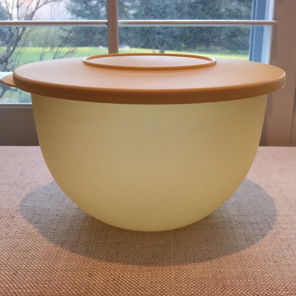 Tupperware Vintage Impressions Mixing Bowl Set in Sheer Yellow and Green - Picture 9 of 14